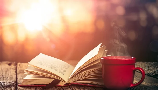 10 chás perfeitos para acompanhar livros inesquecíveis: combinações que vão te fazer sentir cada página