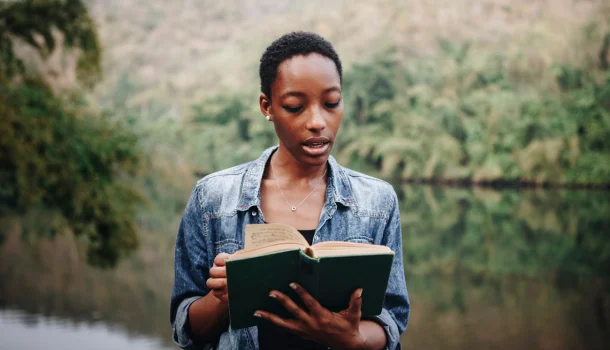 Livros como abrigo: 6 livros que salvaram leitores em momentos de colapso